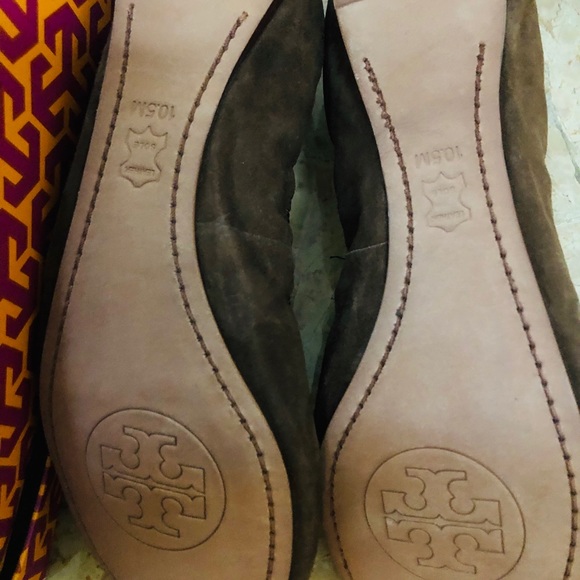 BNIB Tory Burch Caroline Suede Ballet Flats - Picture 6 of 8